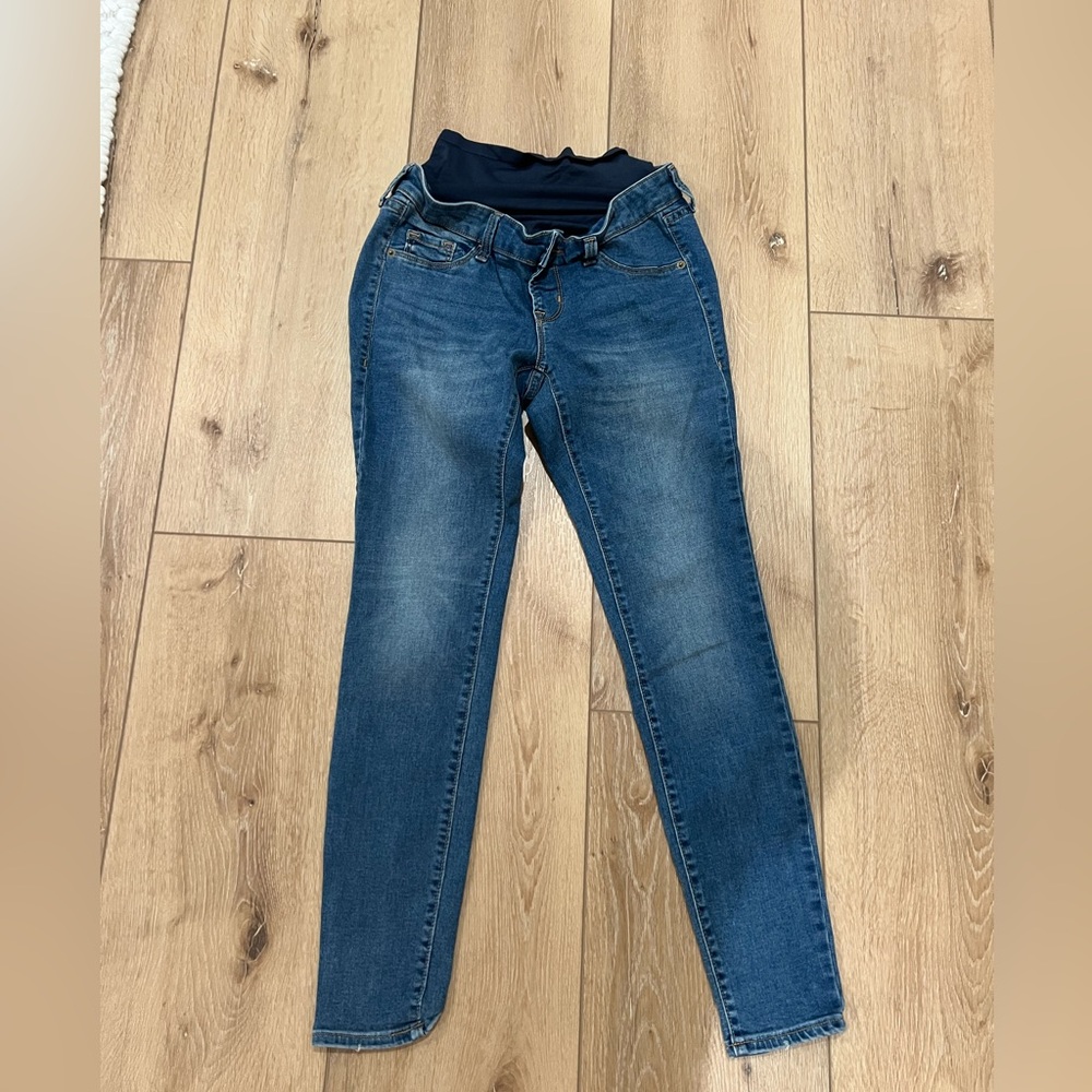 Old Navy Rockstar Maternity Jeans
Size 2